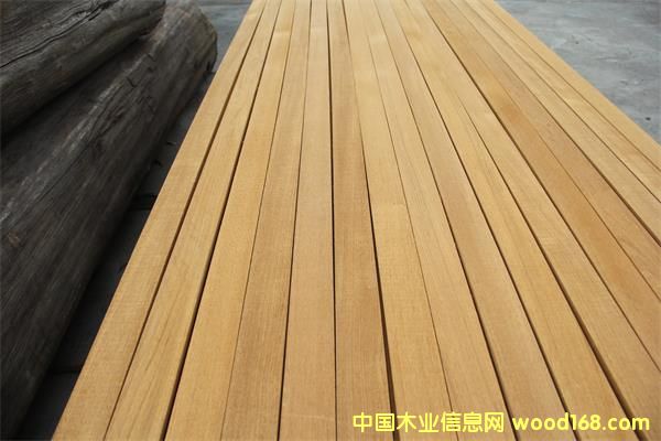 ������ľ�װ�