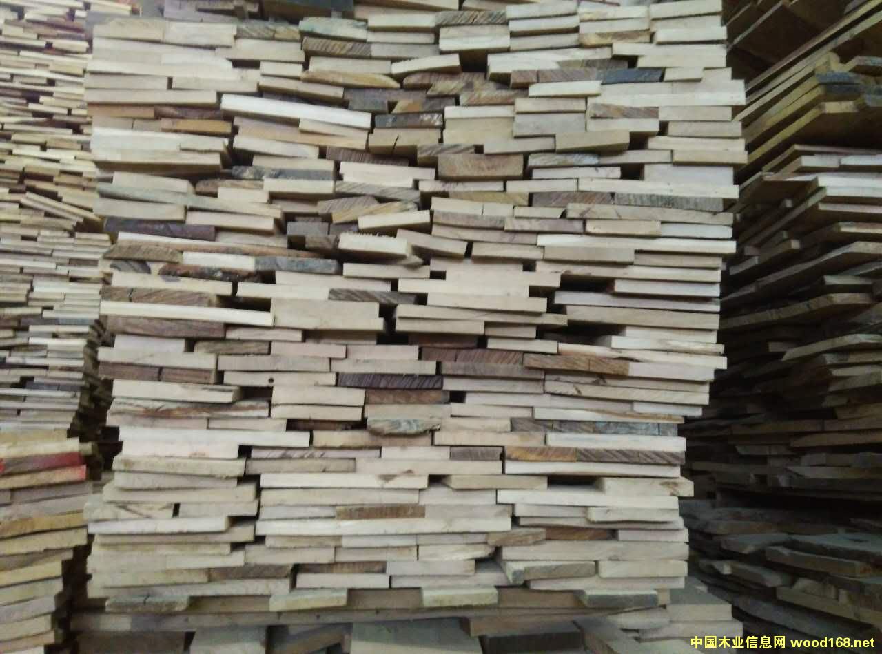 �W���½���