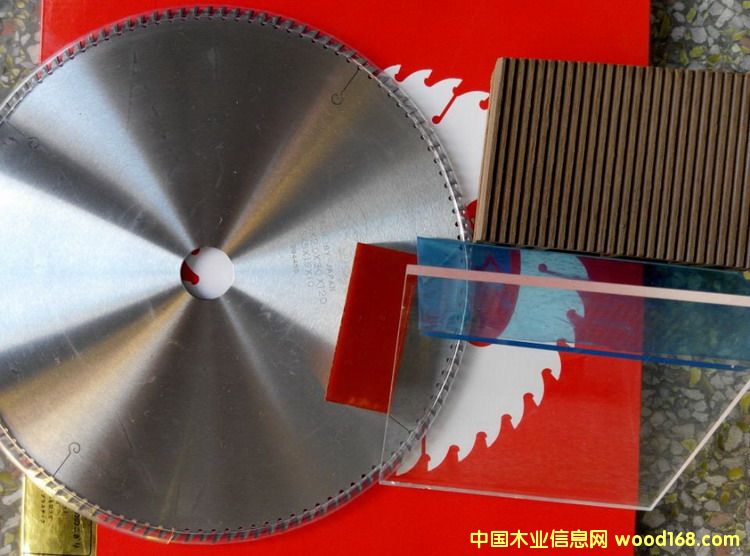 ���Ӿ���Ӳ�|(zh��)�Ͻ��Ƭ���M�ڴ��ҁ������Ƭ