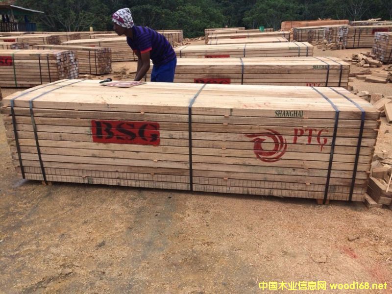 С���R������ľ